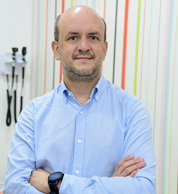 Dr. Rolando Ulloa
